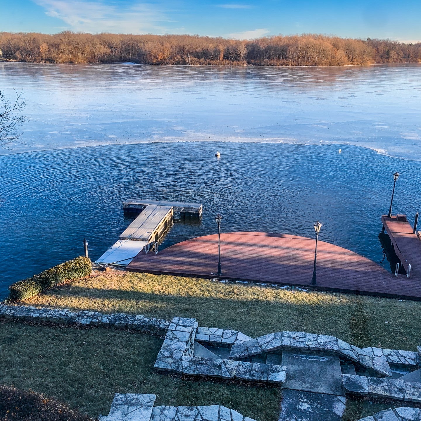 Lakefront dock kept ice-free by a Kasco de-icer in Hudson, Illinois